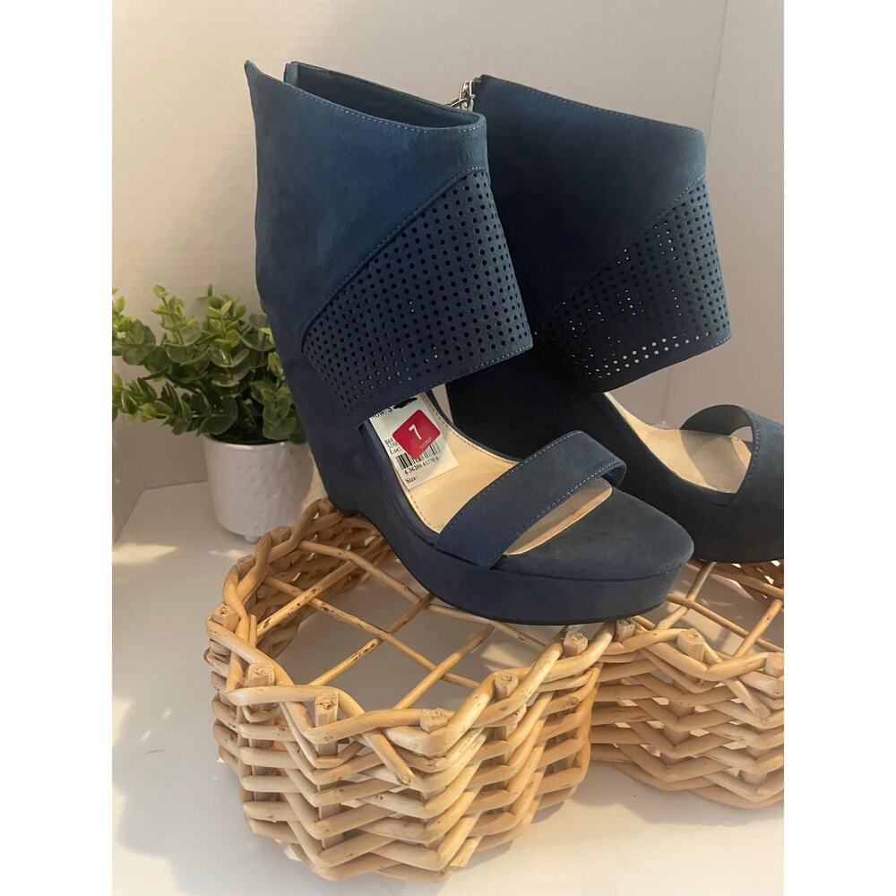 Bar III blue heels shoes size 7 Women's